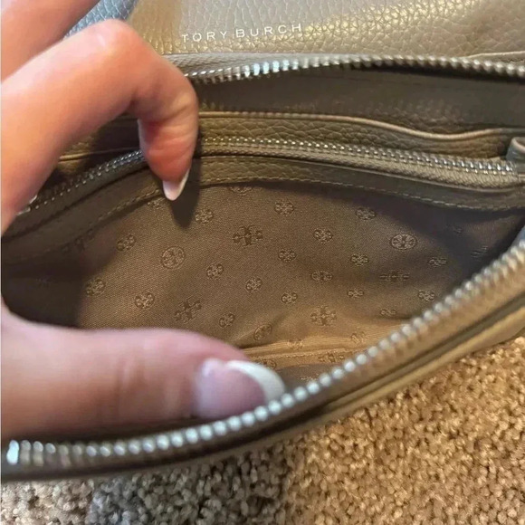 Tory Burch Thea flat crossbody - Picture 8 of 11